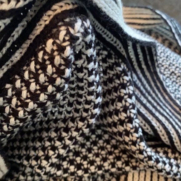 Turtleneck poncho - Picture 5 of 6